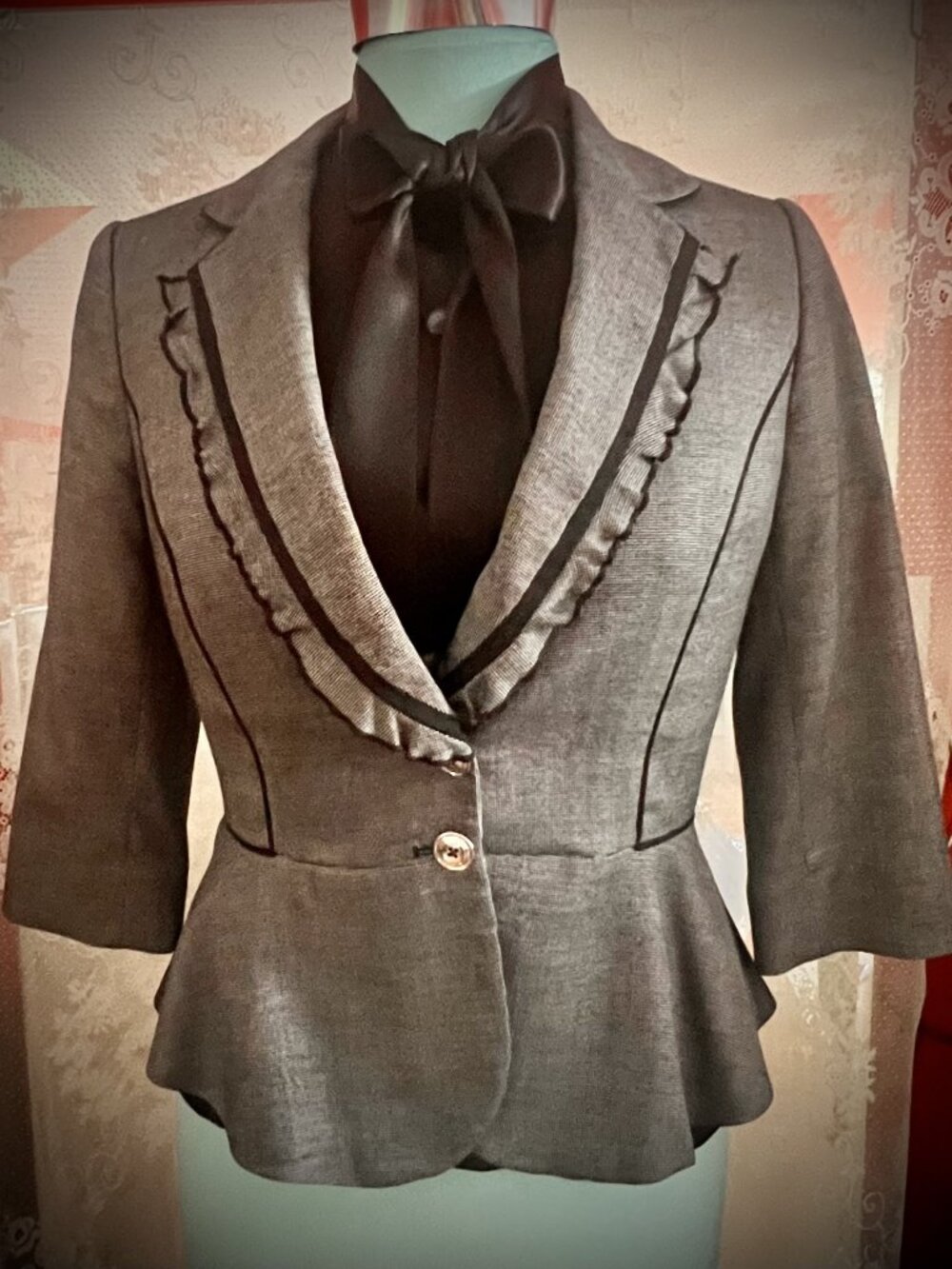White House Black Market Size 4 Gray Ruffle Peplum Blazer Jacket